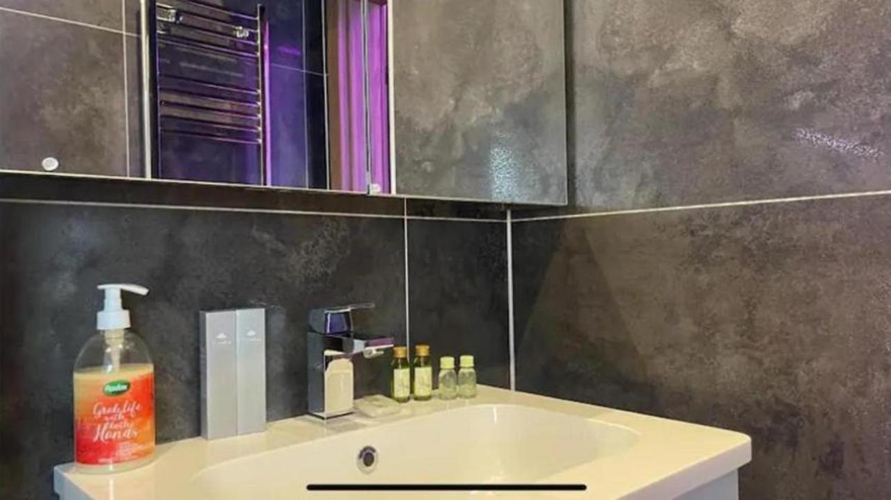 #1 Tgha Luxury Studio Apartment In Athlone Exteriör bild
